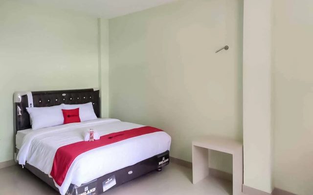 RedDoorz near Taman Wisata Alam Punti Kayu Palembang 2