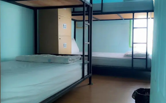 Ozone Beach House & Rooms
