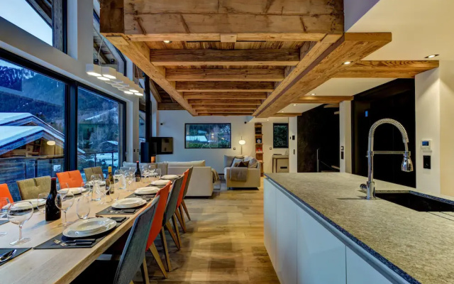 Chalet Red Fox