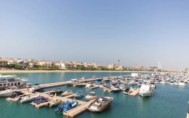 Yanjoon Holiday Homes - Palm Views