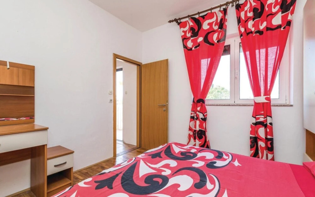 Amazing Home in Dinjiska With Wifi and 1 Bedrooms