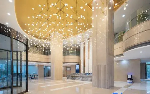Starway Hotel (Nanchong Yilong Railway Station)
