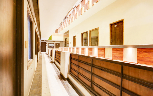 Townhouse by OYO Haibowal Chowk Near DMC