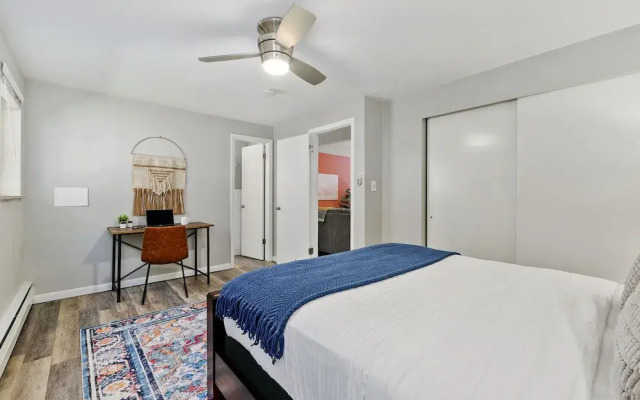 The Coral Suite, Stylish Stay in Old Town FoCo