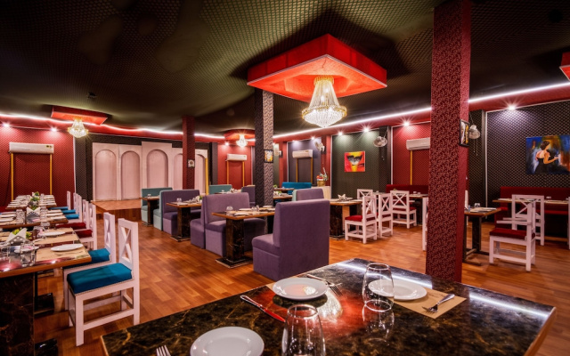 Hotel Chotiwala – 10 Mins from Kashi Vishwanath Temple