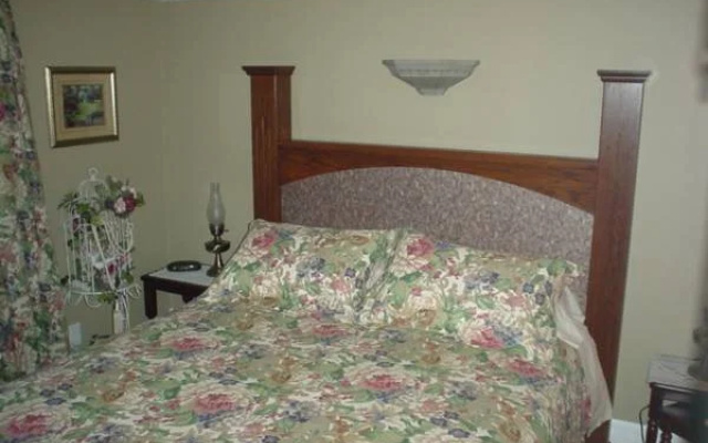 7 Acres Bed & Breakfast
