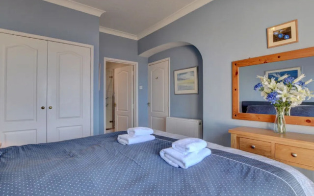 Flat 8 Clifton Court