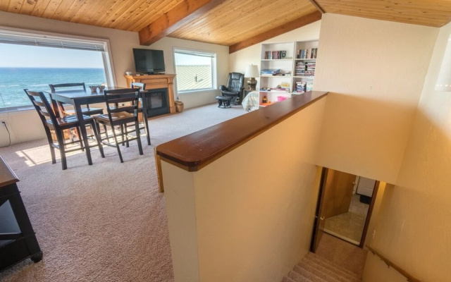 Whale Pointe 2 Br cottage by RedAwning