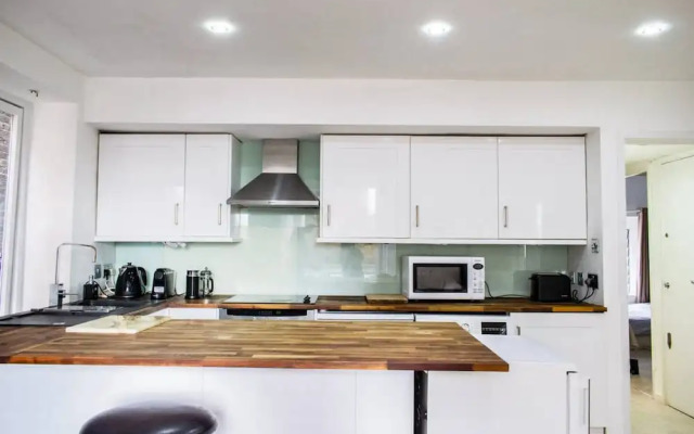Bright & Cosy 2 Bed Apartment in Notting Hill