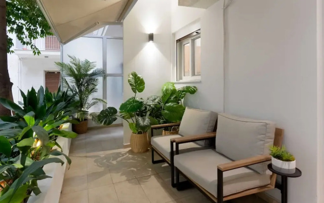 Phaedrus Living Kolonaki Maple Residence