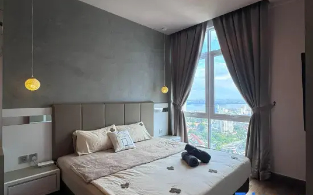 Paragon Suites @ CIQ L26 By UCome Homestay