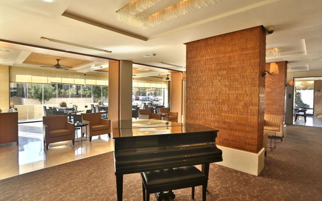 ALQasr Metropole Hotel