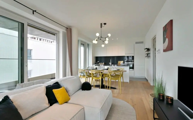 Bright Modern Apartment With Terrace Near Beach