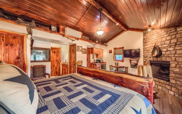 Cedar Bliss Star Cabin