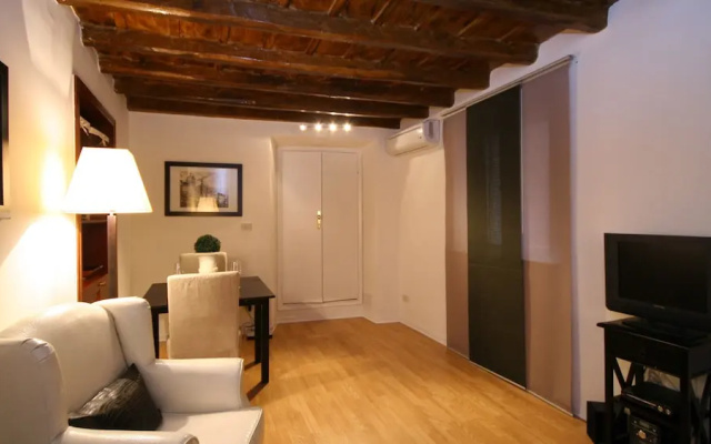 Rental in Rome Romantica Studio