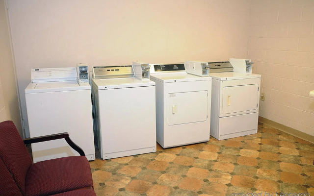 Отель Greenville Airport Inn