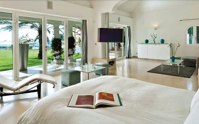 Villa Sandyline