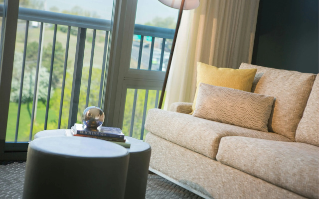 Renaissance Meadowlands Hotel