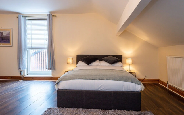 10 Guests - Free Parking - City Centre