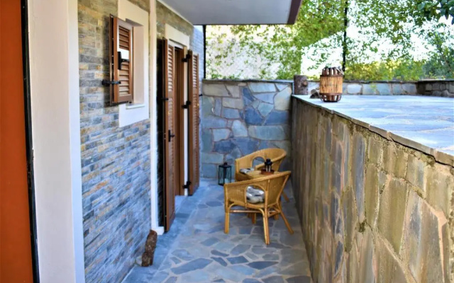Mainades House