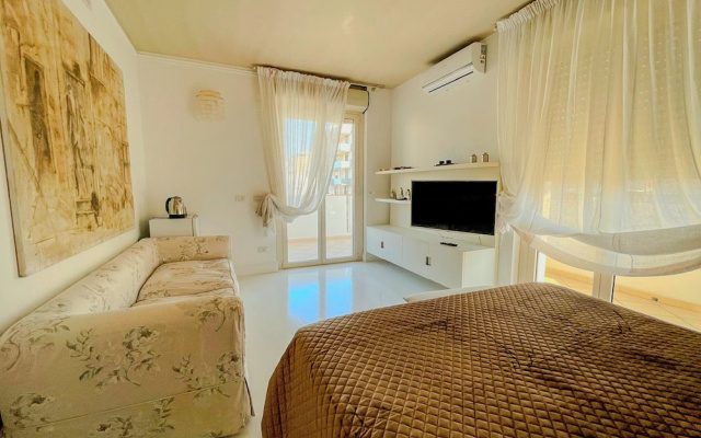 Mora Suite