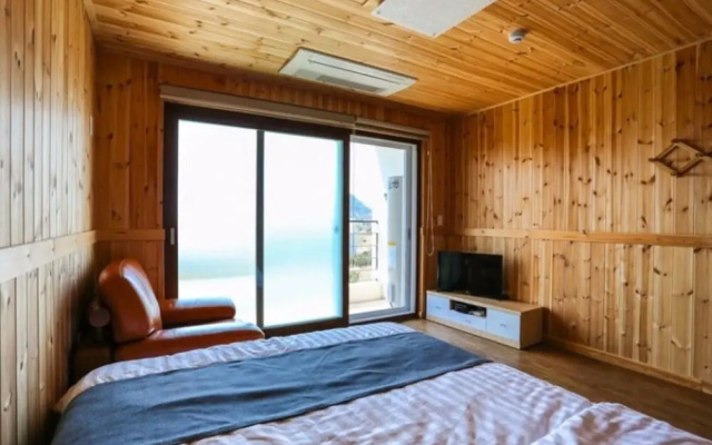 Seogwipo Gonmul Swimpang Pension