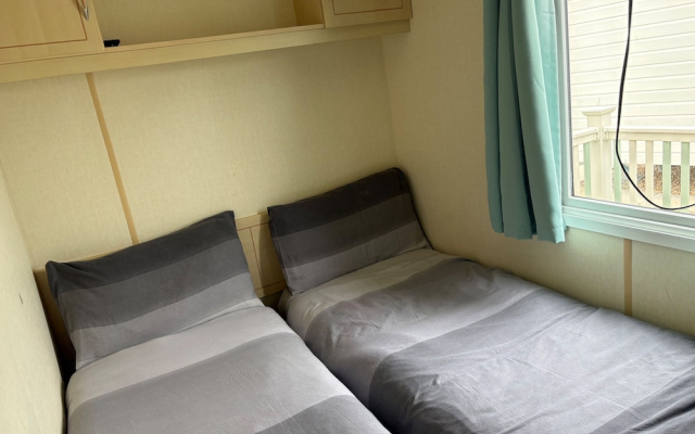 Cabin Sleeps 8 With Indoor Pool