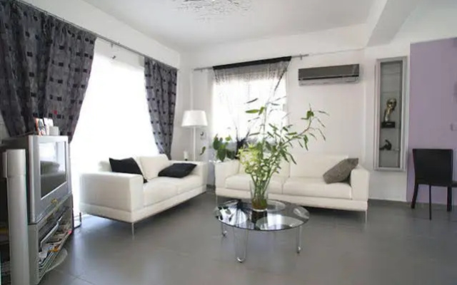 3 Br Villa Dione - Chg 8887