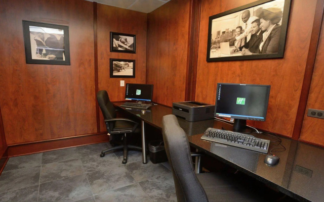 Holiday Inn Chicago Oakbrook by IHG