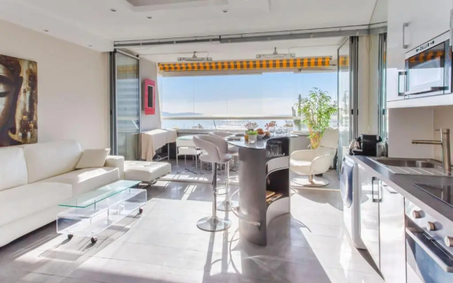 Nice & bright studio with veranda & parking in Villeneuve-Loubet - Welkeys