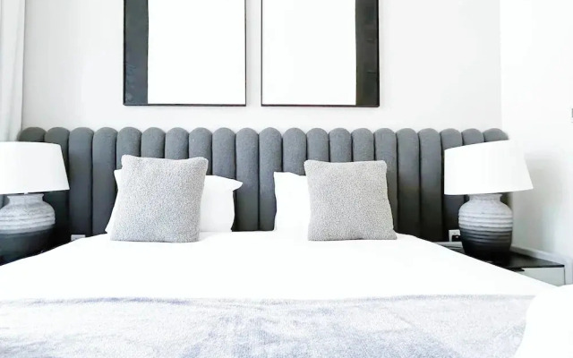 Luxury & Elegance at Burj Crown Downtown