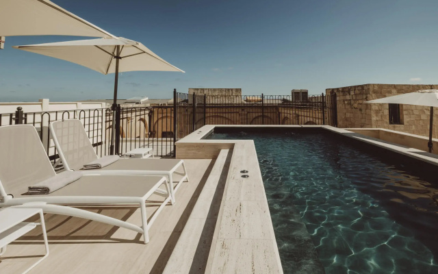 San Karlu Hotel