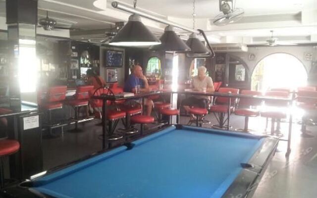 Отель Sweethearts Bar гостиничный бар
