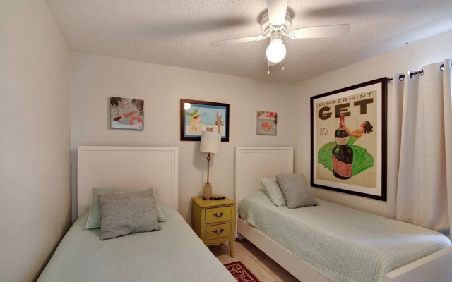Pelican Beach 1518 2 Bedroom Condo by Pelican Beach Management
