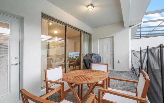 5 bed Town Home With Pool