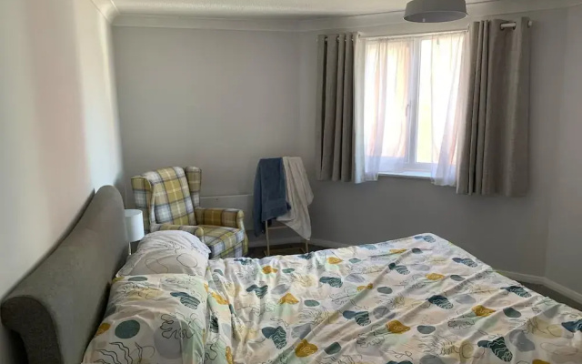 Charming 2-bed Apartment in Swansea