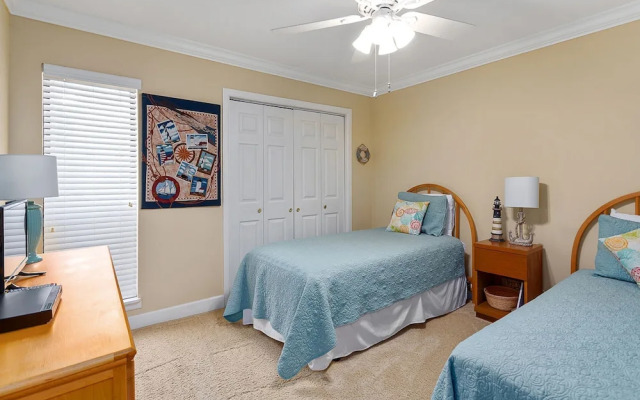 Island Retreat 2511-1 by Hodnett Cooper