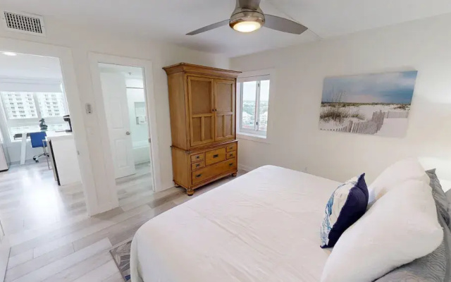 Destin Towers 113 2 Bedroom Condo