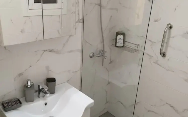 Zeus Apartment
