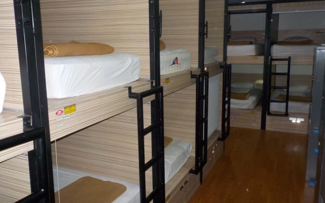 CX Hostel Legian Kelod
