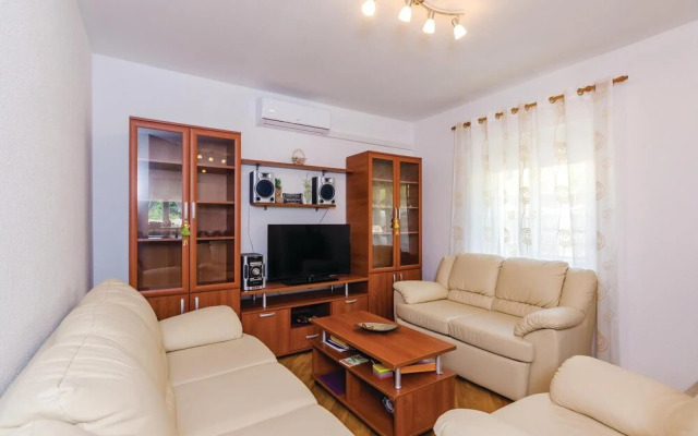 Beautiful Home in Plat With Wifi and 3 Bedrooms