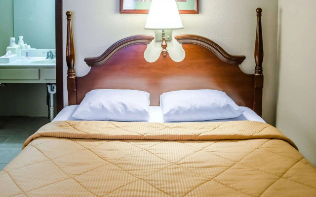 Отель Rodeway Inn Carlisle North