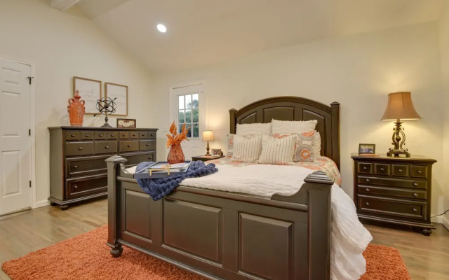 Updated Granbury Home in Historic District!