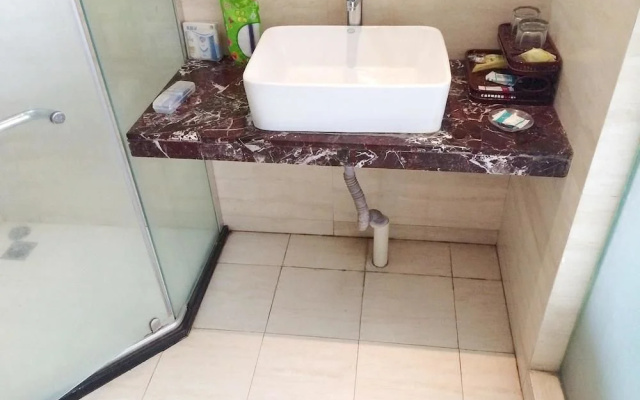 Danfengbailu Business Hotel