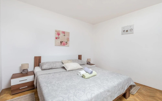 Nice Home in Pag With Wifi and 5 Bedrooms