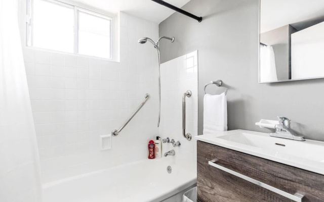 Stunning 2BR - King Bed Apt - Central Location