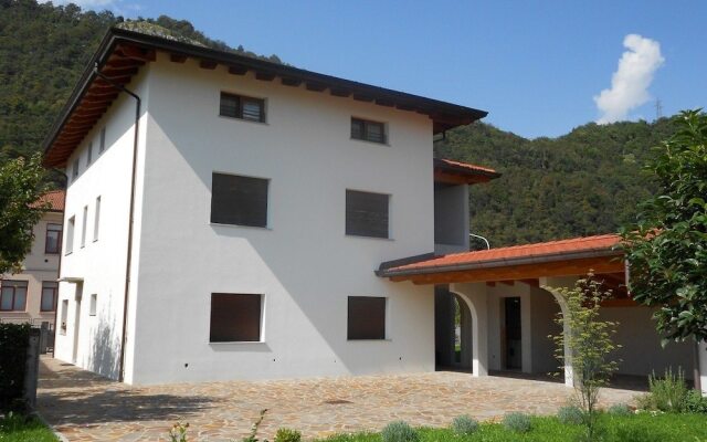 Отель Albergo Diffuso Tolmezzo Soc.Coop.Ar.L. Кьюзафорте вид на фасад