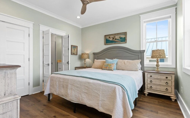 Fish-n-chips By The Sea 6 Bedroom Home by RedAwning