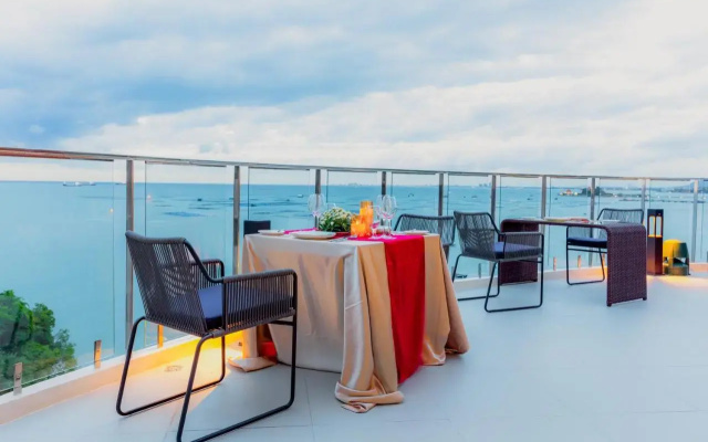 Centara Sonrisa Residences & Suites Sriracha