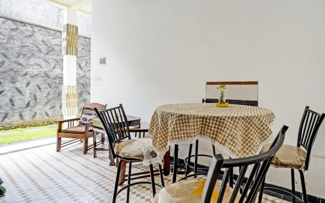 OYO Life 92030 Ef Palm Guest House Family